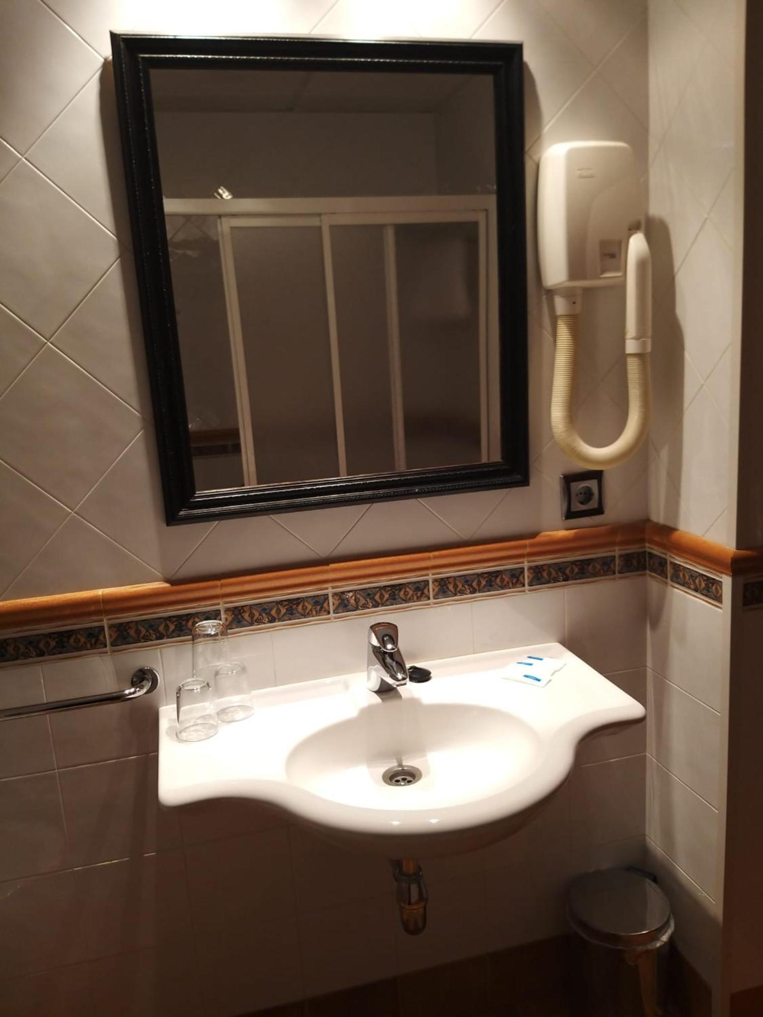 Hotel Condes De Lemos Espana Monforte De Lemos Bagian luar foto
